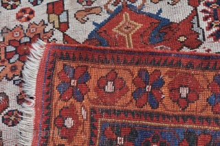 So-called Dragon & Phoenix Afshar: complete, beautiful & untouched. Some low pile/wear towards the center, minor damage towards lower end (see pics). Well drawn and early enough, I decided to offer it  ...