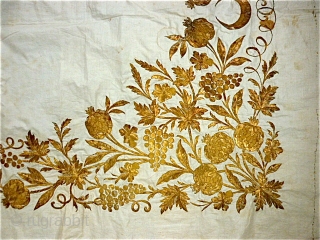 sofreh ? incredible ottoman gold metallic embroidery turkish  XIX century , on a white thin cotton panel 
150 cm X 80 cm 
very good condition,just  few yellow stains ,
550 grams
1800  ...