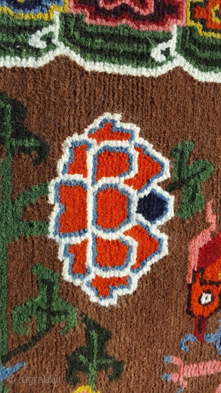 This unique carpet was specially spun during the Footok Festival, which revolves around the 450 year old Tibetan monastery of Olangchung Gola in the Kanchenjunga area of Nepal. The handcraft uses purely  ...