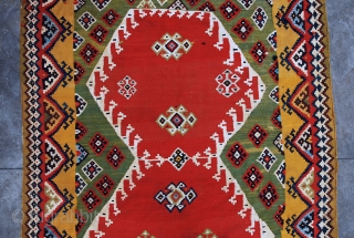Wonderful Qashqai kilim. Size 160x250 cm/ 64x100 inches. Most likely of very good age (19thC). Fine weave and very supple handle. Interesting design, not often seen and sometimes found on gabbehs. Great  ...
