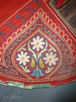 Rare central asian horse cover, felt, broad cloth, embroidery and leather parts. 105 x 68 cm; 41 x 27 inch, good condition           