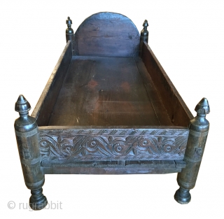 Original antique cradle from Afghanistan (since 40 years in Switzerland). Was slightly refreshed and stabilized. Very good condition. 

Mass:
-bed box: 55 x 124,5 x 13,5 cm
Highest point behind head:
- from floor to  ...