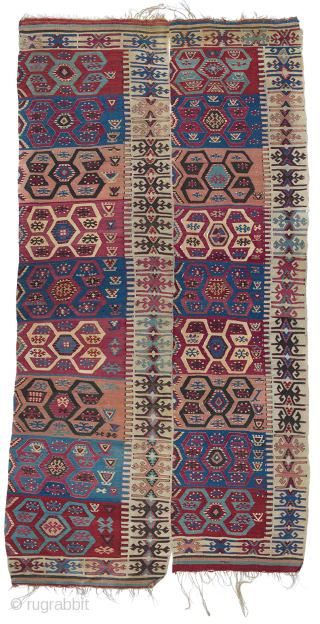 Rare and very fine Anatolian kilim, late 19th / early 20th century.
Wear consistent with age and use, 2 bands momentarily sewn the wrong way. With a subtle color scheme. 158 x 310  ...