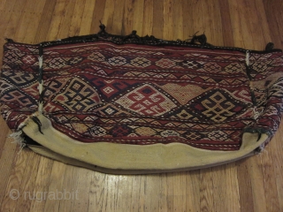 19th century Azeri ? bedding bag, flatwoven.This item is in excellent condition and is still completely functional.
 
Length: 50" or 4.2 feet
Width: 31" or about 2.5 feet      