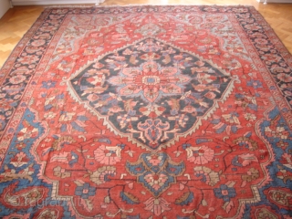 Heriz Carpet, circa 1910

3.85 m x 2.90 m (12 ft. 10 in. x 9 ft. 8 in.)                