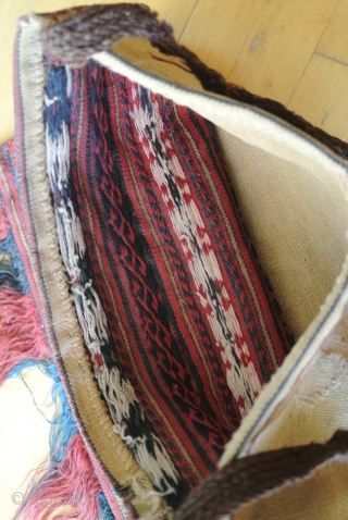 Turkmen bag. 
Complete, in very good condition for the age.
Size:17 1/4 x 14 1/2" without fringes
                 