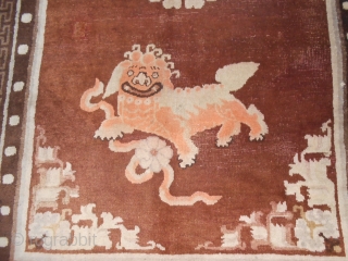 Size   cm 264 x 161 cm.
ANTIQUE Chinese piece knotted in the region of PAO-TAO.
In very good condition (only some repils).
Natural dyes.
Original design with two FOO DOGS.
Other photos on request.
ALL the  ...