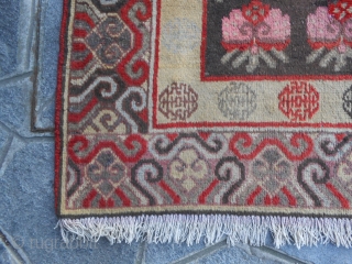 HAPPY NEW YEAR  2020 ! Best wishes to YOU people of RR-SITE!
ANCIEN East Turkestan-Xinjiang carpet knotted in the oasi 
of KHOTAN. Size 271 x 171 cm. Very good the condition (only
1  ...