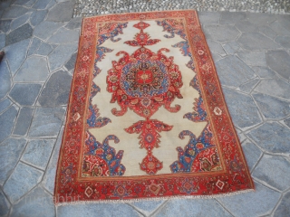 Antique Feraghan in very, very good condition.
Without problem upon fiel or foundations.
Maybe a Tafresh ancien carpet. 
Size is cm. 203 x 124 cm.  Beautiful colors.
More images on request. Thanks a lot.
Fine  ...