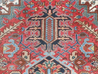 Heris Azeri in very good condition. Full pile, without restors,
oder areas of damages.
Size is 366 x 281 cm. Vegetable dyes.
More info and photos on request.
All the best from COMO !

***** In USA  ...