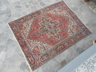 Heris Azeri in very good condition. Full pile, without restors,
oder areas of damages.
Size is 366 x 281 cm. Vegetable dyes.
More info and photos on request.
All the best from COMO !

***** In USA  ...