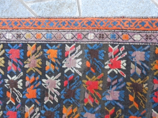 250 X 87  CM
ANTIQUE PIECE KNOTTED IN CAUCASUS KARABAGH.
IN VERY GOOD CONDITION.
ALL WOOL. WASHED AND READ TO USE.
OTHER INFO ODER PHOTOS OF IT, ON REQUEST.
THANKS FOR YOUR ATTENTION TO MY CARPETS.
REGARDS,  ...