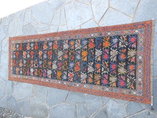 250 X 87  CM
ANTIQUE PIECE KNOTTED IN CAUCASUS KARABAGH.
IN VERY GOOD CONDITION.
ALL WOOL. WASHED AND READ TO USE.
OTHER INFO ODER PHOTOS OF IT, ON REQUEST.
THANKS FOR YOUR ATTENTION TO MY CARPETS.
REGARDS,  ...