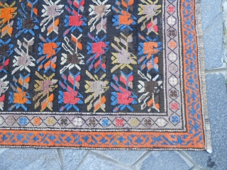 250 X 87  CM
ANTIQUE PIECE KNOTTED IN CAUCASUS KARABAGH.
IN VERY GOOD CONDITION.
ALL WOOL. WASHED AND READ TO USE.
OTHER INFO ODER PHOTOS OF IT, ON REQUEST.
THANKS FOR YOUR ATTENTION TO MY CARPETS.
REGARDS,  ...