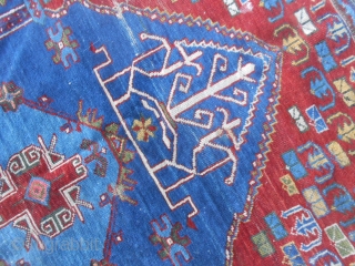 147 x 113 cm

ANTIQUE SHIRVAN original pattern.
This carpet has been knotted very fine.
Wool on wool = Natural dyes
Period last quarter XIX th century.
For the condition look the photos.
Other info or pictures on  ...