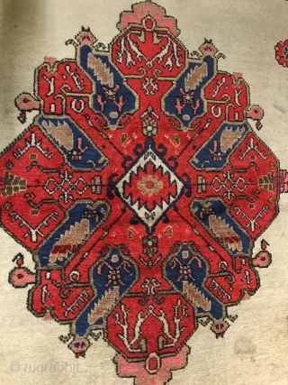 FARAHAN carpet in good condition, with original design.
Fine knot and shiny dyes. Old piece in very good condition
ALL original size, ends and selvedges.
This carpet has not been washed, at present.
Size  cm.  ...