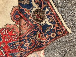 FARAHAN carpet in good condition, with original design.
Fine knot and shiny dyes. Old piece in very good condition
ALL original size, ends and selvedges.
This carpet has not been washed, at present.
Size  cm.  ...