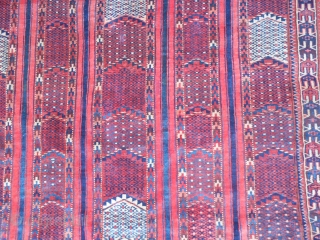 Youmut salatshak ANTIQUE.

IN VERY GOOD CONDITION.
SHINY WOOL AND BEAUTIFUL FASTENED DYES
SIZE  CM. 134 X 114
OTHER INFO OR PHOTOS ON REQUEST.
GREETING FROM LAKE OF COMO.
        