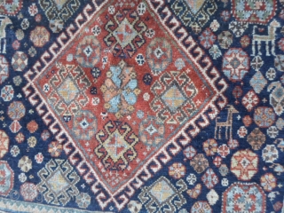 Antique Qashqa'i khordjin in very good condition (full pile). All natural
dyes for this piece wool on wool. More info or pictures on request.
About 55x55 cm.
Greetings from COMO !   L. Maurice  ...