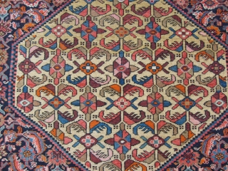 288 x 150 cm is the size of this antique BIDJAR-Kurdi. Knotted very fine.
Bejinning XX century. Perfect conditions, and very beautiful colours.
All original antique persian piece.
====  THIS PIECE HAS BEEN SOLD  ...