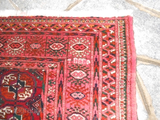 190 x 133 cm. Old Turkmen carpet tekke gol. This piece show on the border one date and
the inscription (date: 1955 / inscription: CCCP).
Very good  conditions. This turkmen  piece has  ...