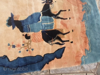 Antique chinese carpet in very good condition.  Washed and ready for domestic use.
This piece is all original, full pile without dameges, restors or repils. It is a very beautiful chinese Peking  ...