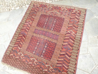 Antique Turkmen Teke tribe Hatchlon in very good condition. All natural dyes and shiny wool for this Four Seasons Turkmen carpet. Size cm.  138 x 121 cm = ft.4,52 by 3,69.
  ...