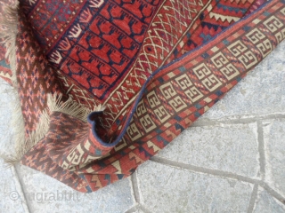 Antique Turkmen Teke tribe Hatchlon in very good condition. All natural dyes and shiny wool for this Four Seasons Turkmen carpet. Size cm.  138 x 121 cm = ft.4,52 by 3,69.
  ...