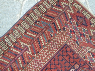 Antique Turkmen Teke tribe Hatchlon in very good condition. All natural dyes and shiny wool for this Four Seasons Turkmen carpet. Size cm.  138 x 121 cm = ft.4,52 by 3,69.
  ...