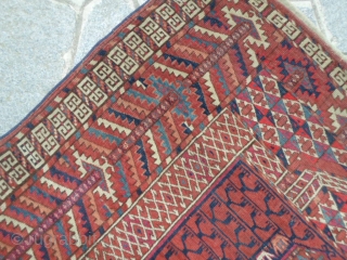 Antique Turkmen Teke tribe Hatchlon in very good condition. All natural dyes and shiny wool for this Four Seasons Turkmen carpet. Size cm.  138 x 121 cm = ft.4,52 by 3,69.
  ...