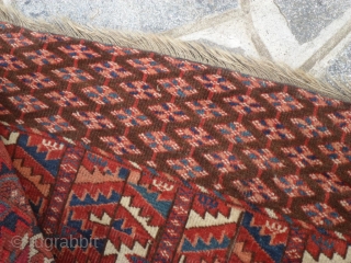 Antique Turkmen Teke tribe Hatchlon in very good condition. All natural dyes and shiny wool for this Four Seasons Turkmen carpet. Size cm.  138 x 121 cm = ft.4,52 by 3,69.
  ...