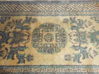 Size:  120 x 63 cm
Antique Chinese carpet in very good condition; some old repairs.
Original color and shiny wool.
I think it's an Inner MONGOLIAN carpet.
Warm regards from Lake of COMO !

Venduto in  ...