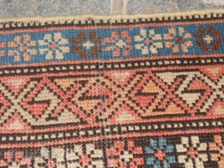 150 x 115 cm. CAUCASUS antique carpet khotted in the district of SHIRVAN. GOOD the 
contditions of this antique piece. Very good colours=Natural dyes. Fine knot.
Other photos on request. Good look. Period:  ...