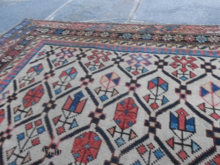 150 x 115 cm. CAUCASUS antique carpet khotted in the district of SHIRVAN. GOOD the 
contditions of this antique piece. Very good colours=Natural dyes. Fine knot.
Other photos on request. Good look. Period:  ...