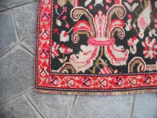 Antique KARABAGH CAUCASUS gol-farangh design.
In very, very good condition.  FULL PILE, not restored.
SIZE  is   cm. 205 x 121.

GOOD LOOK !
WARM REGARDS  from lake of COMO !  