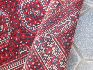 166 x 112  cm
ANTIQUE TURKMEN carpet knotted tribe YOUMUT.
Bejinning end XX° th century.
Perfect the condition. Full pile any restors, repils, stains.
Very fine knot for this one. 
Has been WASHED.
Other info or  ...