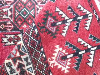 Beautiful piece very old Turkmen Youmud tribe. In very good condition. Shiny wool and
soft pile. Size cm. 320 x 204 cm. Other photos on request.
Good look !  ==== THANKS    ...