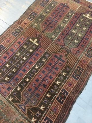 194 x 115 cm Antique Belouch in fair condition 
but all original in sizes, selvedges and the 2
ends and without restors or repils.
Very beautiful dark-green (malva).
Archaic piece knotted very fine.

Wool on wool  ...