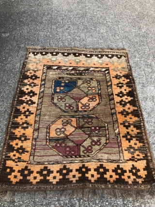 141 x 100 cm Original Belouch with big Ersari Gols.
In very good condition. Wool on Wool and natural dyes.
All original in size and with the 2 kilims at the ends.
This belouch has  ...