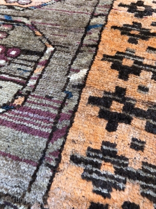 141 x 100 cm Original Belouch with big Ersari Gols.
In very good condition. Wool on Wool and natural dyes.
All original in size and with the 2 kilims at the ends.
This belouch has  ...