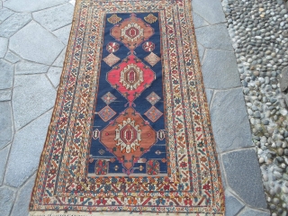 Soumach CAUCASUS in perfect condition with great colors.
Soumach  Wool on wool.
All original ends and size.
This soumach has not been washed.
Beautiful original piece CAUCASUS.
Size is  cm.188 x 109 = ft. 6.16  ...