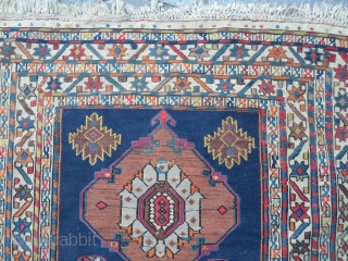 Soumach CAUCASUS in perfect condition with great colors.
Soumach  Wool on wool.
All original ends and size.
This soumach has not been washed.
Beautiful original piece CAUCASUS.
Size is  cm.188 x 109 = ft. 6.16  ...