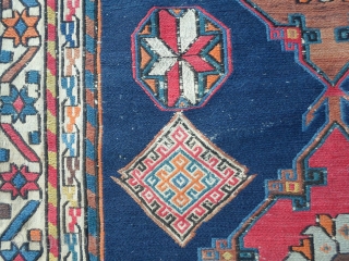 Soumach CAUCASUS in perfect condition with great colors.
Soumach  Wool on wool.
All original ends and size.
This soumach has not been washed.
Beautiful original piece CAUCASUS.
Size is  cm.188 x 109 = ft. 6.16  ...