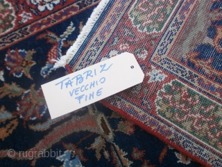 LITTLE but beautiful this  "TABRIS - AMORINO" !
TEBRIS azeri persian carpet knotted extremely fine.
It is in very, very good condition. 
Garden-Paradise design with a lovely man (AMORINO=CUPID).
Upon the 4 main borders  ...