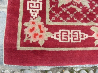 159 x 96 cm. Oriental carpet knotted in Gansu / China. Antique about 80/90 years old.
In perfect condition. Very beautiful red colour. Velvelty wool. Peonia patter.

VENDUTO ------ SOLD
     