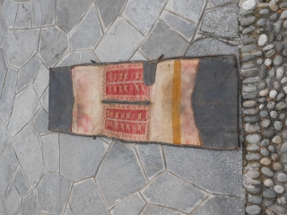 This original carpet has been knotte in ANATOLIAN. Size 133 x 51 cm. ANTIQUE MELAS saddle bag in good condition. ALL ORIGINAL.
About 70/80 years old.  Has been professional washed.
Other photos on  ...