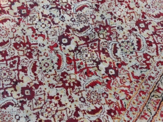 Agra carpet antique. Very good condition. Palace size for
this beautiful piece:  395 x 277 cm.
Full pile and has been not restored.
More pictures of request. Carpet from Venise.
All the best and thanks  ...