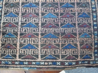 Baluch antique Balisht in very-very good condition.
Original design for this one and natural dyes.
Size is  104x59 cm = ft. 3.41 by ft. 1.93.
A collectible piece very archaic.
This baluch is all complete,  ...