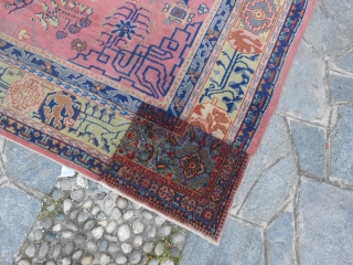 Antique PANDERMA Anatolian carpet in good condition. Only one corner has been damaged
and restored with a piece of other carpet (look the photo). About this damage the
carpet has a reasonable price. Size  ...