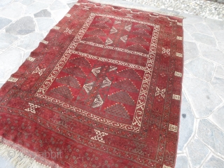 ERSARI hachlu. Piece old in perfect condition.
All wool and very beautiful colors.
Piece complete and with a shiny pile.
Size  cm. 238 x 159 cm. of this Hengsi turkmen.
Ask for more pictures and  ...
